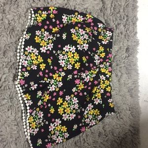 Back with floral pattern shorts